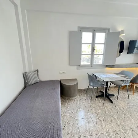 White Lily & Lofts - Adults Only 16