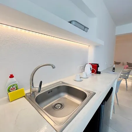 White Lily & Lofts - Adults Only 16 * Периволос