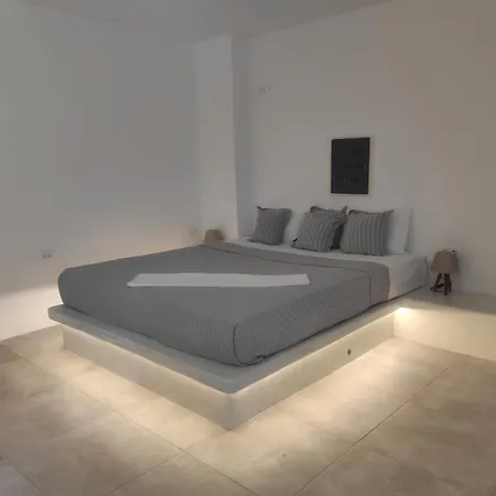 White Lily & Lofts - Adults Only 16 Hotel *