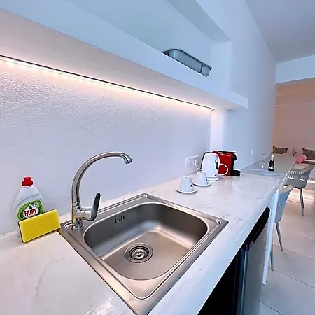 מלון White Lily & Lofts - Adults Only 16 פריבולוס
