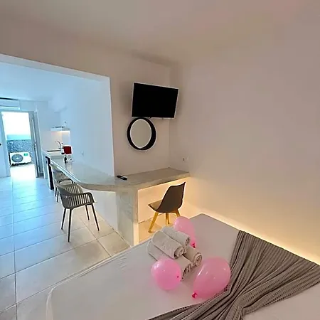 White Lily & Lofts - Adults Only 16 Perivolos (Santorini)