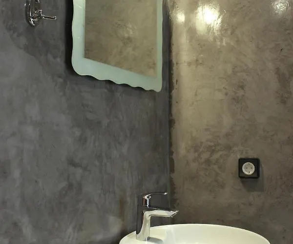 White Lily & Lofts - Adults Only 16 *