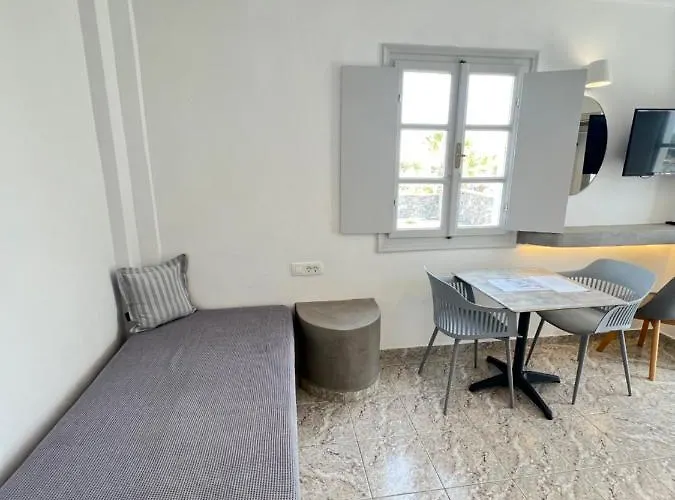 White Lily & Lofts - Adults Only 16