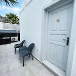White Lily & Lofts - Adults Only 16 Perivolos (Santorini)