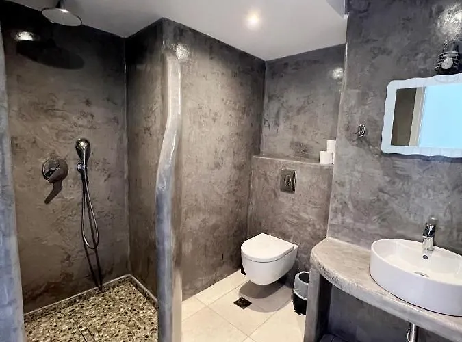 White Lily & Lofts - Adults Only 16 Hotell *