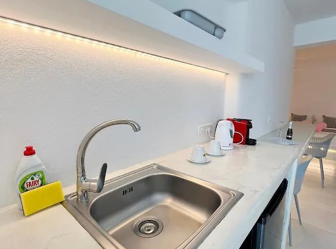 White Lily & Lofts - Adults Only 16 * Perivolos (Santorini)