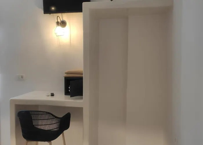 White Lily & Lofts - Adults Only 16