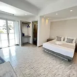 White Lily & Lofts - Adults Only 16